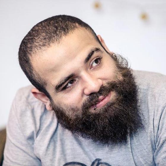 لاجئ سوري يأسر قلوب الالمان بدعوته للسلام ويصبح نجما صورة رقم 5 لاجئ سوري يأسر قلوب الالمان بدعوته للسلام ويصبح نجما صورة رقم 5