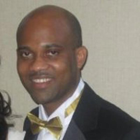 حرمان مسيحي من السفر وانزاله من الطائرة للاشتباه بانه مسلم ارهابي صورة رقم 3