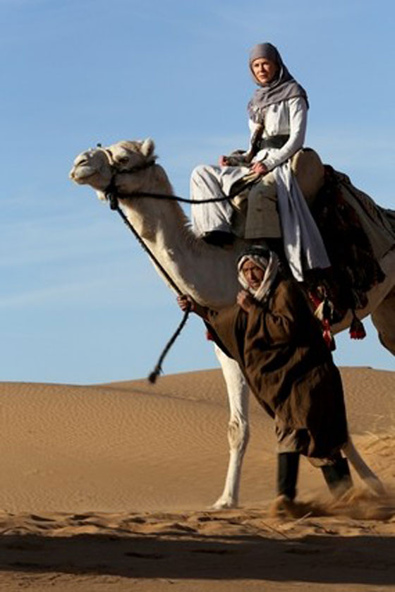 الرحالة نيكول كيدمان قادمة الى حائل على ظهر جمل صورة رقم 2