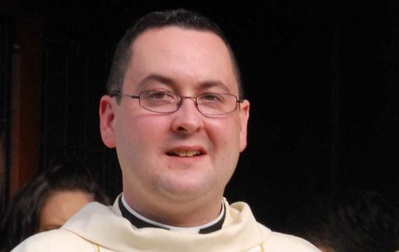 فضيحة.. شاهد كيف استنشق رجل الدين المسيحي الكوكايين في الغرفة النازية!! صورة رقم 3 فضيحة.. شاهد كيف استنشق رجل الدين المسيحي الكوكايين في الغرفة النازية!! صورة رقم 3