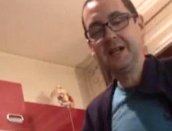 فضيحة.. شاهد كيف استنشق رجل الدين المسيحي الكوكايين في الغرفة النازية!! صورة رقم 2 فضيحة.. شاهد كيف استنشق رجل الدين المسيحي الكوكايين في الغرفة النازية!! صورة رقم 2