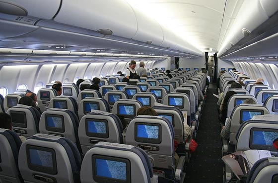 شجار عام بين مجموعة من السكارى يؤخر اقلاع طائرة مدة 3 ساعات!! صورة رقم 1