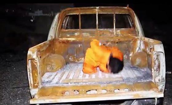 فيديو وصور مؤلمة: داعش يعدم 13 شخصا لاتهامهم بالتجسس لصالح القوات العراقية صورة رقم 5 فيديو وصور مؤلمة: داعش يعدم 13 شخصا لاتهامهم بالتجسس لصالح القوات العراقية صورة رقم 5