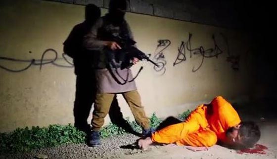 فيديو وصور مؤلمة: داعش يعدم 13 شخصا لاتهامهم بالتجسس لصالح القوات العراقية صورة رقم 8 فيديو وصور مؤلمة: داعش يعدم 13 شخصا لاتهامهم بالتجسس لصالح القوات العراقية صورة رقم 8