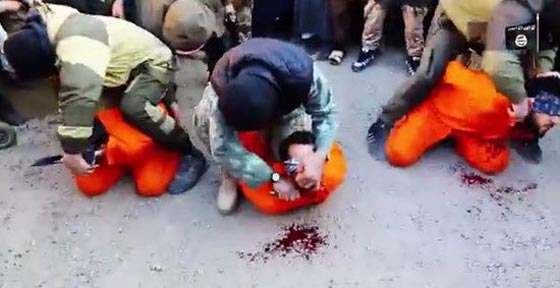 فيديو وصور مؤلمة: داعش يعدم 13 شخصا لاتهامهم بالتجسس لصالح القوات العراقية صورة رقم 9 فيديو وصور مؤلمة: داعش يعدم 13 شخصا لاتهامهم بالتجسس لصالح القوات العراقية صورة رقم 9