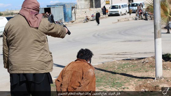 فيديو وصور مؤلمة: داعش يعدم 13 شخصا لاتهامهم بالتجسس لصالح القوات العراقية صورة رقم 10 فيديو وصور مؤلمة: داعش يعدم 13 شخصا لاتهامهم بالتجسس لصالح القوات العراقية صورة رقم 10