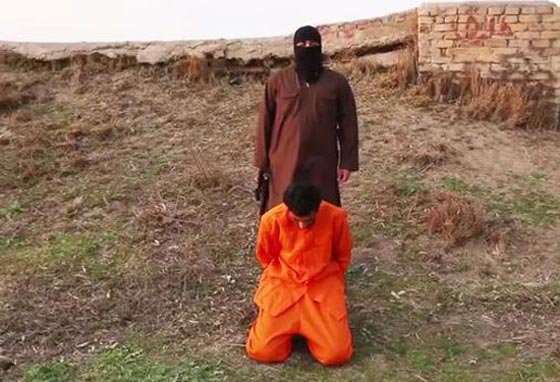 فيديو وصور مؤلمة: داعش يعدم 13 شخصا لاتهامهم بالتجسس لصالح القوات العراقية صورة رقم 3 فيديو وصور مؤلمة: داعش يعدم 13 شخصا لاتهامهم بالتجسس لصالح القوات العراقية صورة رقم 3