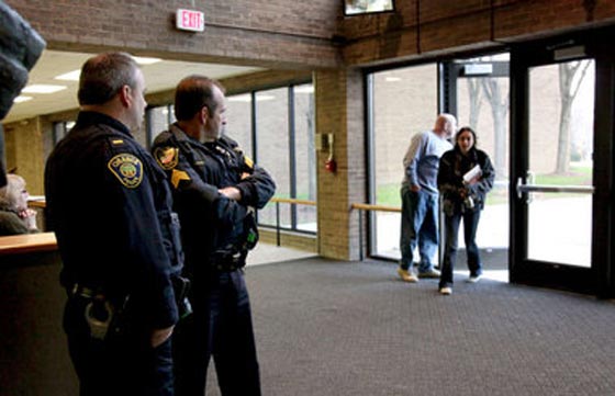 الـ (اف بي آي) يتجسس على طلاب المدارس الأمريكية خاصة المسلمين  صورة رقم 5