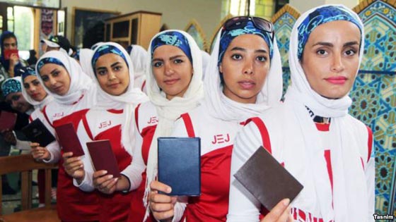 إيراني يشتم النساء بعنصرية: لا مكان في البرلمان للحمير او النساء!​ صورة رقم 8