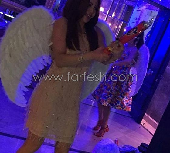 هل بلغت 50 عاما؟ فيديو وصور هيفاء وهبي ترقص تصرخ وتقفز في عيدها صورة رقم 3