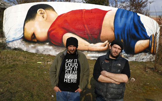 جثة الطفل ايلان كردي ايقونة اللجوء تطفو على ضفاف فرانكفورت صورة رقم 2 جثة الطفل ايلان كردي ايقونة اللجوء تطفو على ضفاف فرانكفورت صورة رقم 2