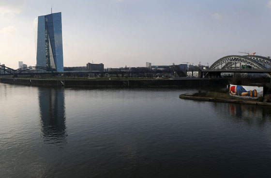 جثة الطفل ايلان كردي ايقونة اللجوء تطفو على ضفاف فرانكفورت صورة رقم 4 جثة الطفل ايلان كردي ايقونة اللجوء تطفو على ضفاف فرانكفورت صورة رقم 4