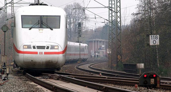  لاجئ مصري ينتحر بالقفز من قطار في المانيا صورة رقم 1