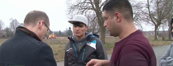 لاجئ عراقي في المانيا ينقذ طيارا ومساعده بعد تحطم طائرتهما صورة رقم 5