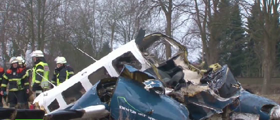 لاجئ عراقي في المانيا ينقذ طيارا ومساعده بعد تحطم طائرتهما صورة رقم 6