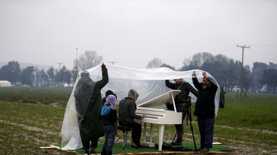 عازفة سورية تروي قصة الحرب اللجوء على البيانو في اليونان.. فيديو صورة رقم 2