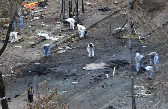 34 قتيلا في تفجير سيارة مفخخة بانقرة ونجاة السفير الاسترالي صورة رقم 4