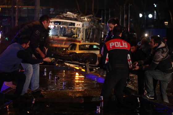 34 قتيلا في تفجير سيارة مفخخة بانقرة ونجاة السفير الاسترالي صورة رقم 7