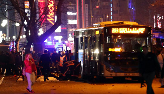 34 قتيلا في تفجير سيارة مفخخة بانقرة ونجاة السفير الاسترالي صورة رقم 22