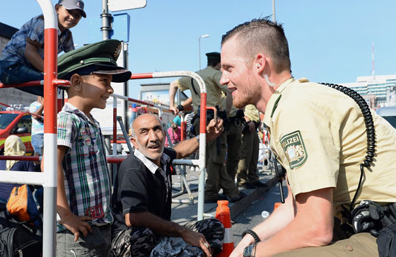 اللاجئ العراقي علي والطالبة الألمانية لينا: قصة حب رغم كل التحديات صورة رقم 7 اللاجئ العراقي علي والطالبة الألمانية لينا: قصة حب رغم كل التحديات صورة رقم 7