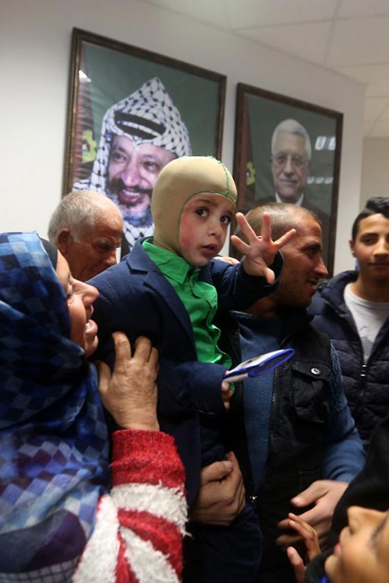 الدوابشة الفلسطيني يحقق حلمه ويلتقي رونالدو ونجوم ريال مدريد صورة رقم 5