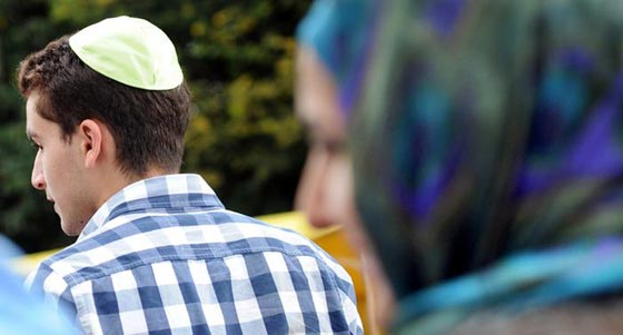 اسرائيلي يخوض تجربة ايجابية مع لاجئين سوريين في المانيا صورة رقم 2