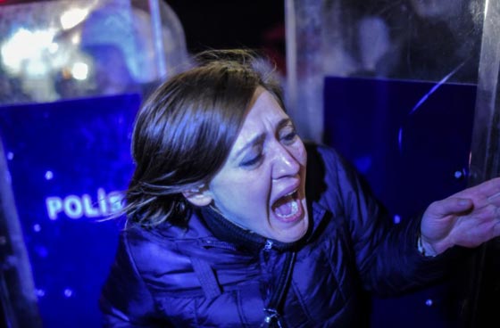 شرطة اسطنبول تشن حملة اعتقالات واسعة على الارهاب واهله!! صورة رقم 11 شرطة اسطنبول تشن حملة اعتقالات واسعة على الارهاب واهله!! صورة رقم 11