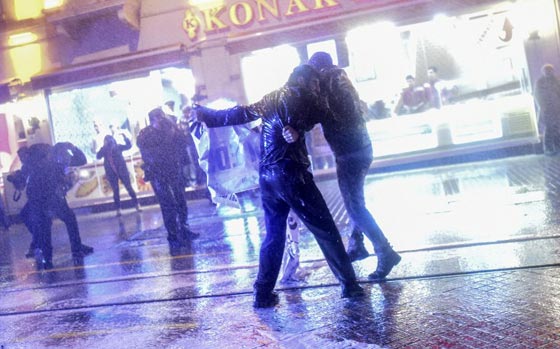 شرطة اسطنبول تشن حملة اعتقالات واسعة على الارهاب واهله!! صورة رقم 14 شرطة اسطنبول تشن حملة اعتقالات واسعة على الارهاب واهله!! صورة رقم 14