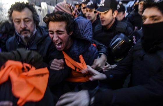 شرطة اسطنبول تشن حملة اعتقالات واسعة على الارهاب واهله!! صورة رقم 18 شرطة اسطنبول تشن حملة اعتقالات واسعة على الارهاب واهله!! صورة رقم 18