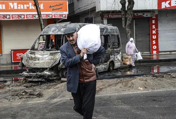 شرطة اسطنبول تشن حملة اعتقالات واسعة على الارهاب واهله!! صورة رقم 22 شرطة اسطنبول تشن حملة اعتقالات واسعة على الارهاب واهله!! صورة رقم 22