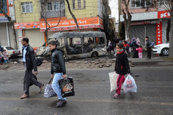 شرطة اسطنبول تشن حملة اعتقالات واسعة على الارهاب واهله!! صورة رقم 23 شرطة اسطنبول تشن حملة اعتقالات واسعة على الارهاب واهله!! صورة رقم 23