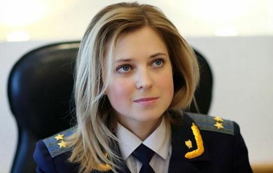 فيديو مدهش.. الدلافين تشارك حسناء روسية احتفالها بعيد ميلادها صورة رقم 17