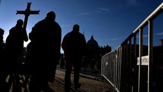 تعيين متهم سابق بالاعتداء على الاطفال مشرفا عليهم يهز الكنيسة الامريكية ويوقفها امام  فضيحة صورة رقم 4