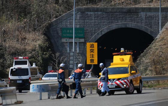 حادث مروع داخل احد الانفاق اليابانية يصرع ويصيب 72 شخصا!! صورة رقم 7