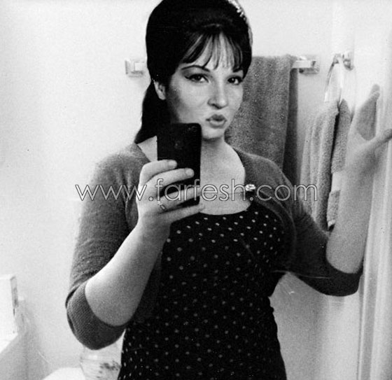 سيلفى من عالم اخر يلتقطه فنانو الزمن الجميل.. بينهم بوز البطة، شادية وليلى فوزي صورة رقم 9