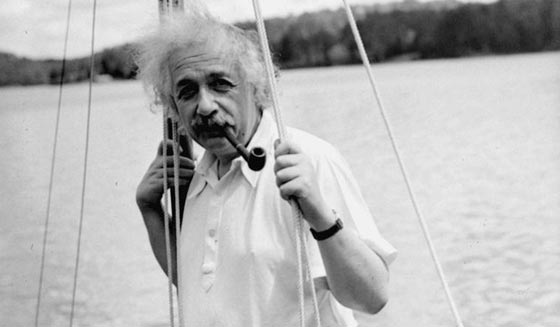 137 عاما على ولادة ابو النسبية.. شاهد بالصور ابرز محطات اينشتاين صورة رقم 13