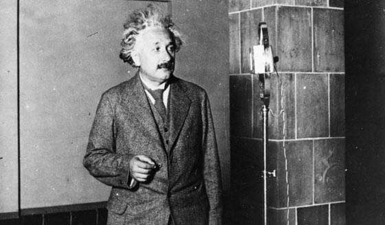 137 عاما على ولادة ابو النسبية.. شاهد بالصور ابرز محطات اينشتاين صورة رقم 6