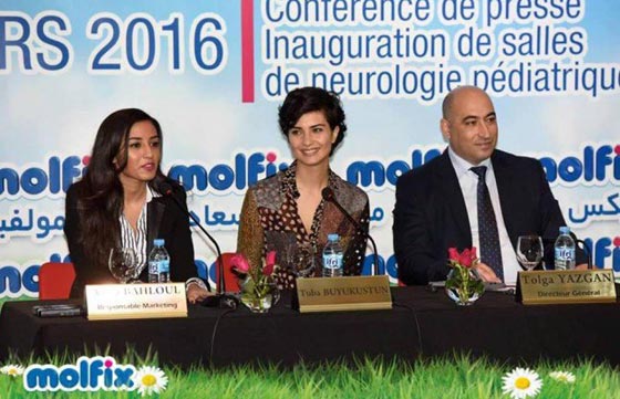 صور النجمة التركية توبا (لميس) في الجزائر تزور اطفال المصابين بمرض السرطان صورة رقم 11
