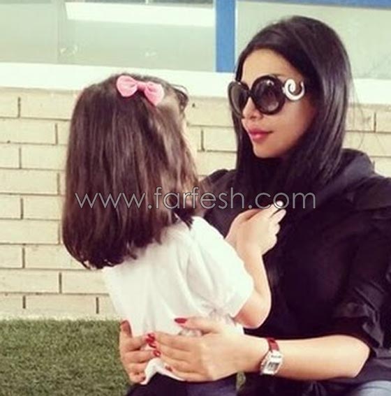 بمناسبة عيد الام: اجمل صور الفنانات العربيات مع أبنائهن وبناتهن صورة رقم 14