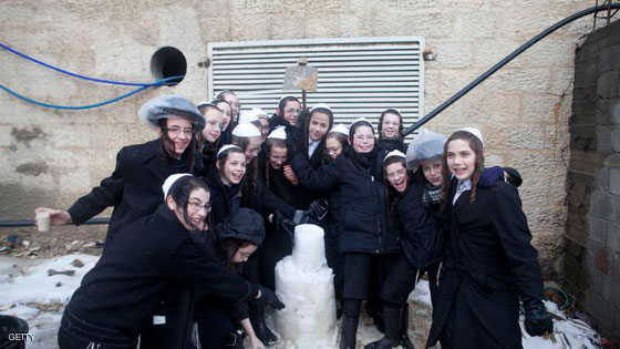 الحريديم.. الفرقة المعتزلة بين اليهود لغتهم الايدش ويتزوجون بنساء طالبان صورة رقم 2