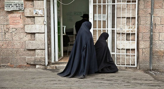 الحريديم.. الفرقة المعتزلة بين اليهود لغتهم الايدش ويتزوجون بنساء طالبان صورة رقم 9
