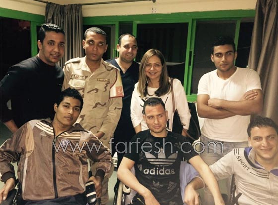 صور ليلى علوي تزور الجنود المصابين في سيناء وتطمئن على مديحة يسري صورة رقم 3