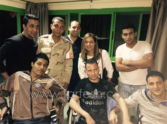 صور ليلى علوي تزور الجنود المصابين في سيناء وتطمئن على مديحة يسري صورة رقم 4