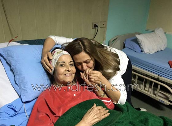 صور ليلى علوي تزور الجنود المصابين في سيناء وتطمئن على مديحة يسري صورة رقم 5