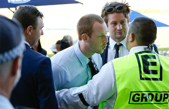 اغنى سباق خيول في العالم ساحة معركة ومشاجرات وخمور.. صور صورة رقم 3 اغنى سباق خيول في العالم ساحة معركة ومشاجرات وخمور.. صور صورة رقم 3