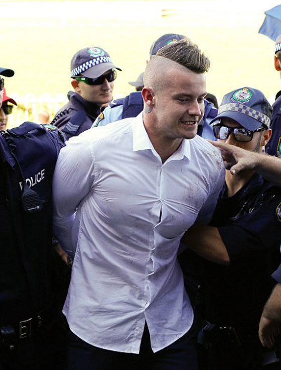 اغنى سباق خيول في العالم ساحة معركة ومشاجرات وخمور.. صور صورة رقم 5 اغنى سباق خيول في العالم ساحة معركة ومشاجرات وخمور.. صور صورة رقم 5