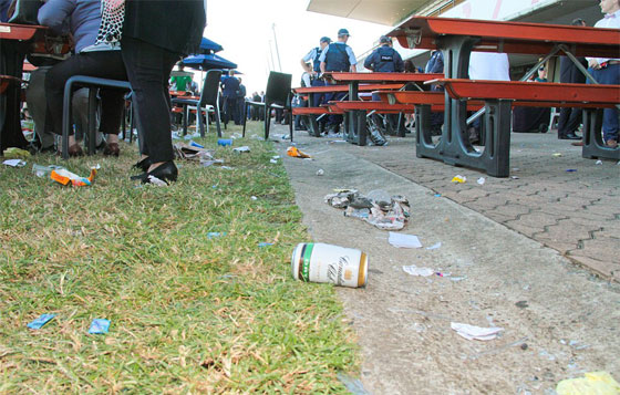 اغنى سباق خيول في العالم ساحة معركة ومشاجرات وخمور.. صور صورة رقم 15 اغنى سباق خيول في العالم ساحة معركة ومشاجرات وخمور.. صور صورة رقم 15