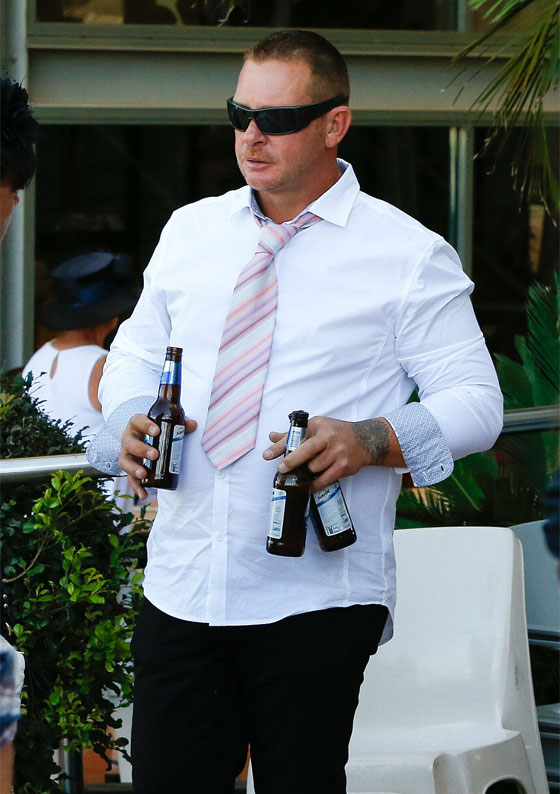 اغنى سباق خيول في العالم ساحة معركة ومشاجرات وخمور.. صور صورة رقم 8 اغنى سباق خيول في العالم ساحة معركة ومشاجرات وخمور.. صور صورة رقم 8