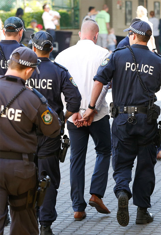 اغنى سباق خيول في العالم ساحة معركة ومشاجرات وخمور.. صور صورة رقم 12 اغنى سباق خيول في العالم ساحة معركة ومشاجرات وخمور.. صور صورة رقم 12