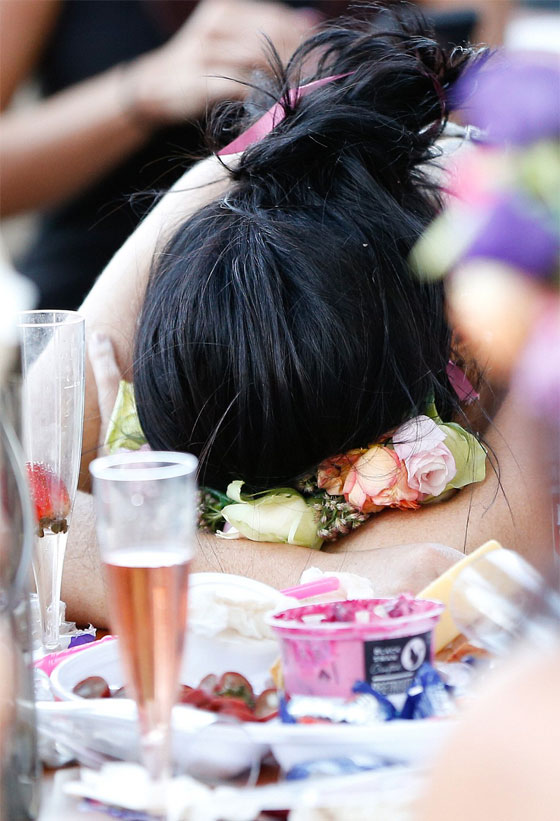 اغنى سباق خيول في العالم ساحة معركة ومشاجرات وخمور.. صور صورة رقم 9 اغنى سباق خيول في العالم ساحة معركة ومشاجرات وخمور.. صور صورة رقم 9